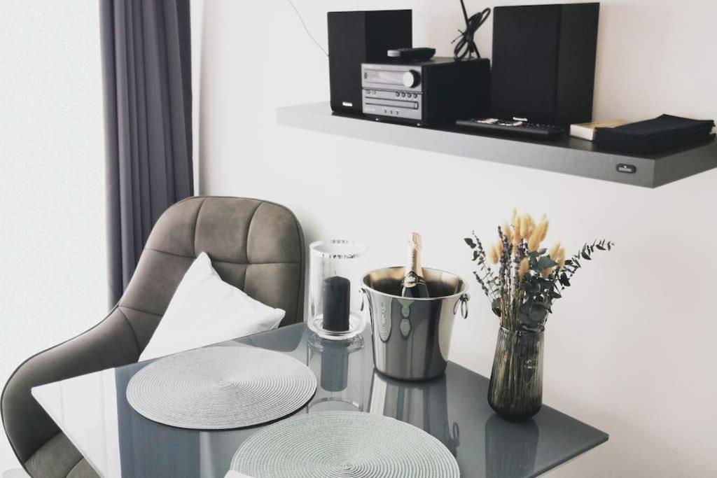 Hh 03 By Rockchair - Superhost Status - Modernes Apartment Mit Sonnigem Balkon & Premium Boxspringbetten In Winterhude - Hamburg Top Geheimtipp ภายนอก รูปภาพ